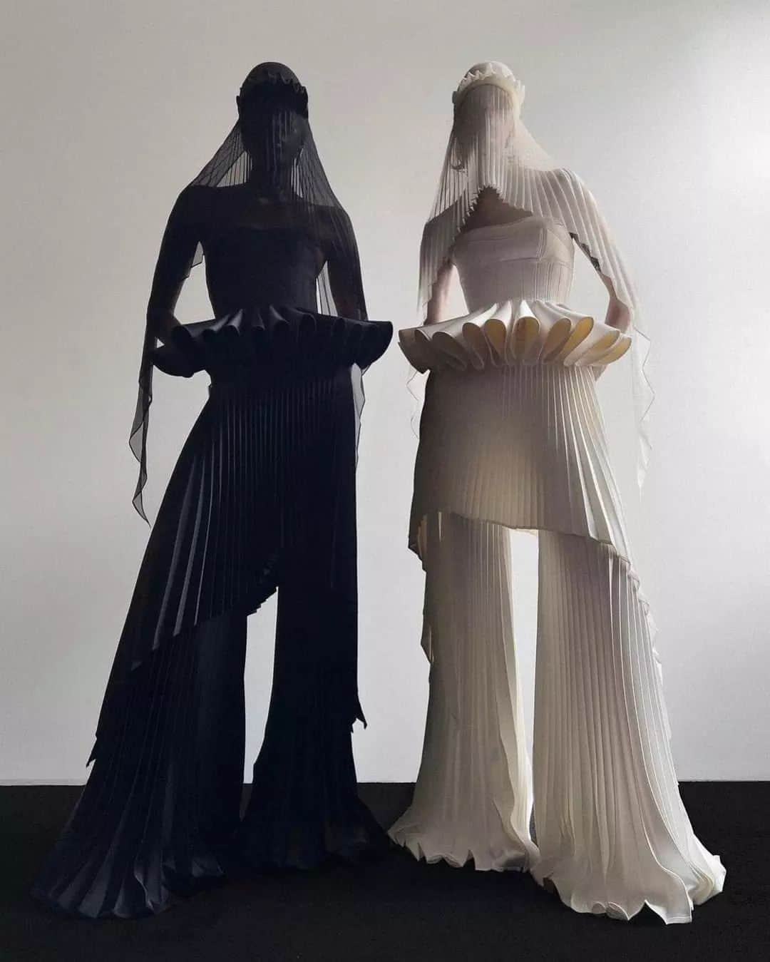 Fashion Weekのインスタグラム：「Yin and Yang. #RobertWun explores nuances of fear, horror and fantasy in this #SS23 collection.  Photos courtesy of designer」