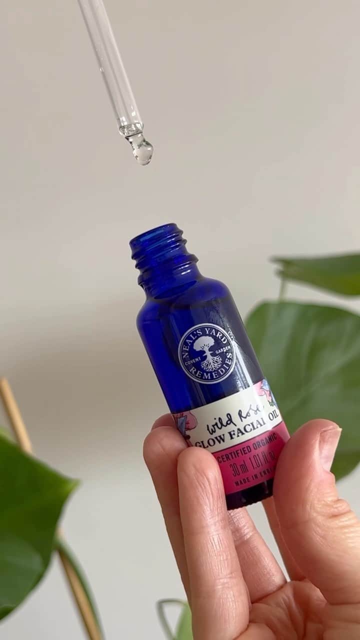 Neal's Yard Remediesのインスタグラム：「Get ready for the change in season with 20% EVERYTHING in our Spring Event*. Top up your natural and organic essentials for the warmer days ahead 🌷  Shop via the link in bio 💙  *T&Cs and exclusions apply. While stocks last.」