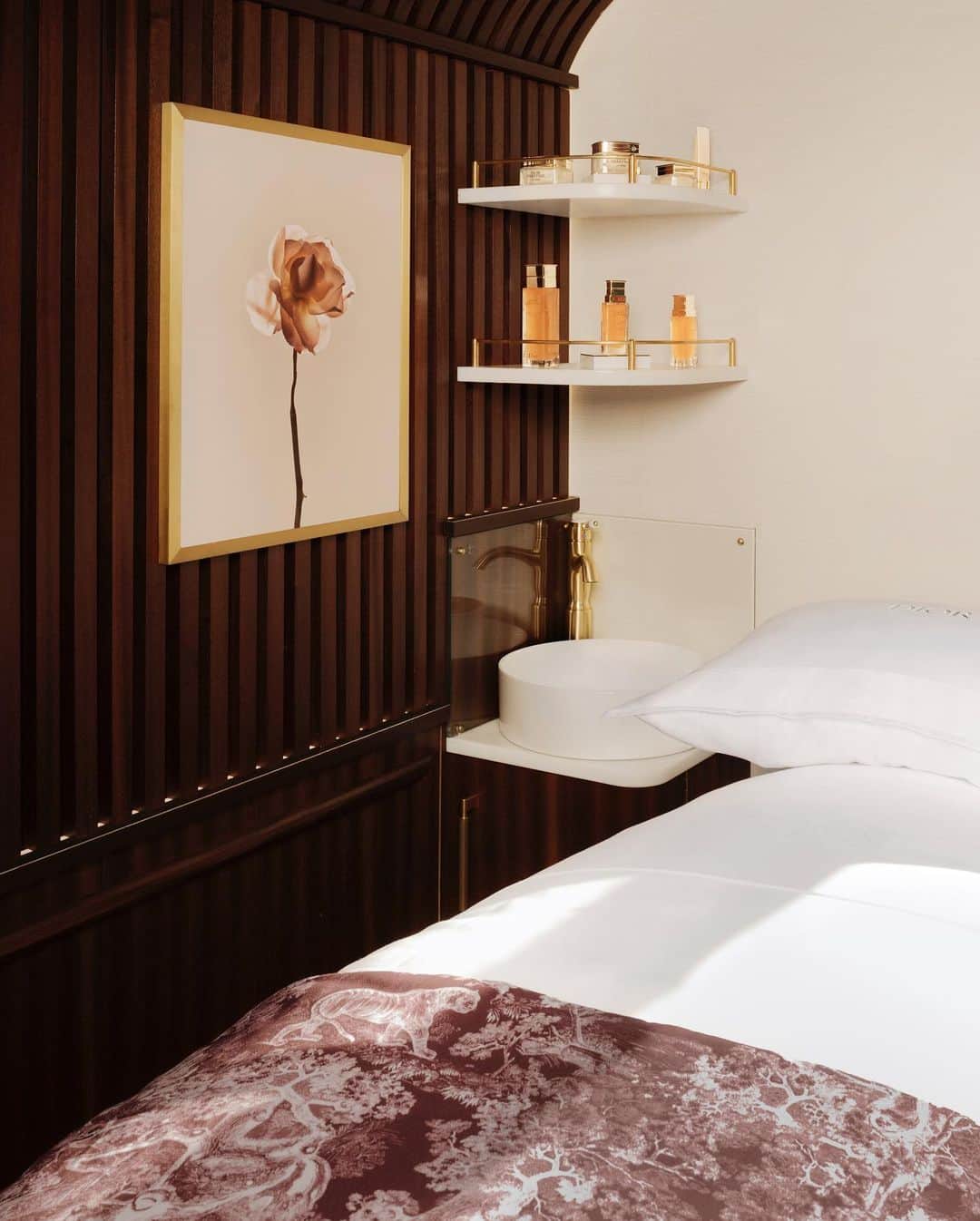 LVMHさんのインスタグラム写真 - (LVMHInstagram)「Royal Scotsman, A @belmond train, Scotland, announced a long-term partnership with @diorbeauty to create the Dior Spa Royal Scotsman. In homage to Christian Dior’s love for Scotland, the new Dior Spa Royal Scotsman will be housed in one of the train’s plush carriages. The carriage will boast two lacquered treatment rooms, restyled with Dior’s iconic burgundy toile de Jouy motif.   #LVMH #Belmond #DiorBeauty」4月26日 1時04分 - lvmh