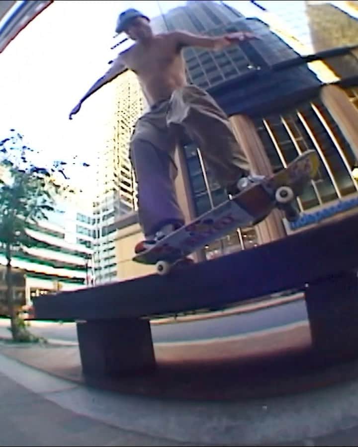 スラッシャーのインスタグラム：「💥 @kevin_bilyeu’s LYNX part for @dc_skateboarding is playing on the Thrasher site 📡 🎬 @brian_panebianco」