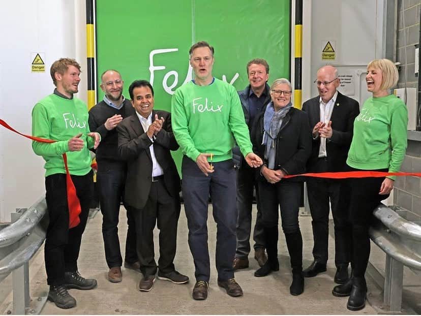 デビッド・モリシーのインスタグラム：「Honoured to be one of the guests opening the new revamped Enfield Depot of @thefelixproject today. Please carry on supporting them in any way you can.」