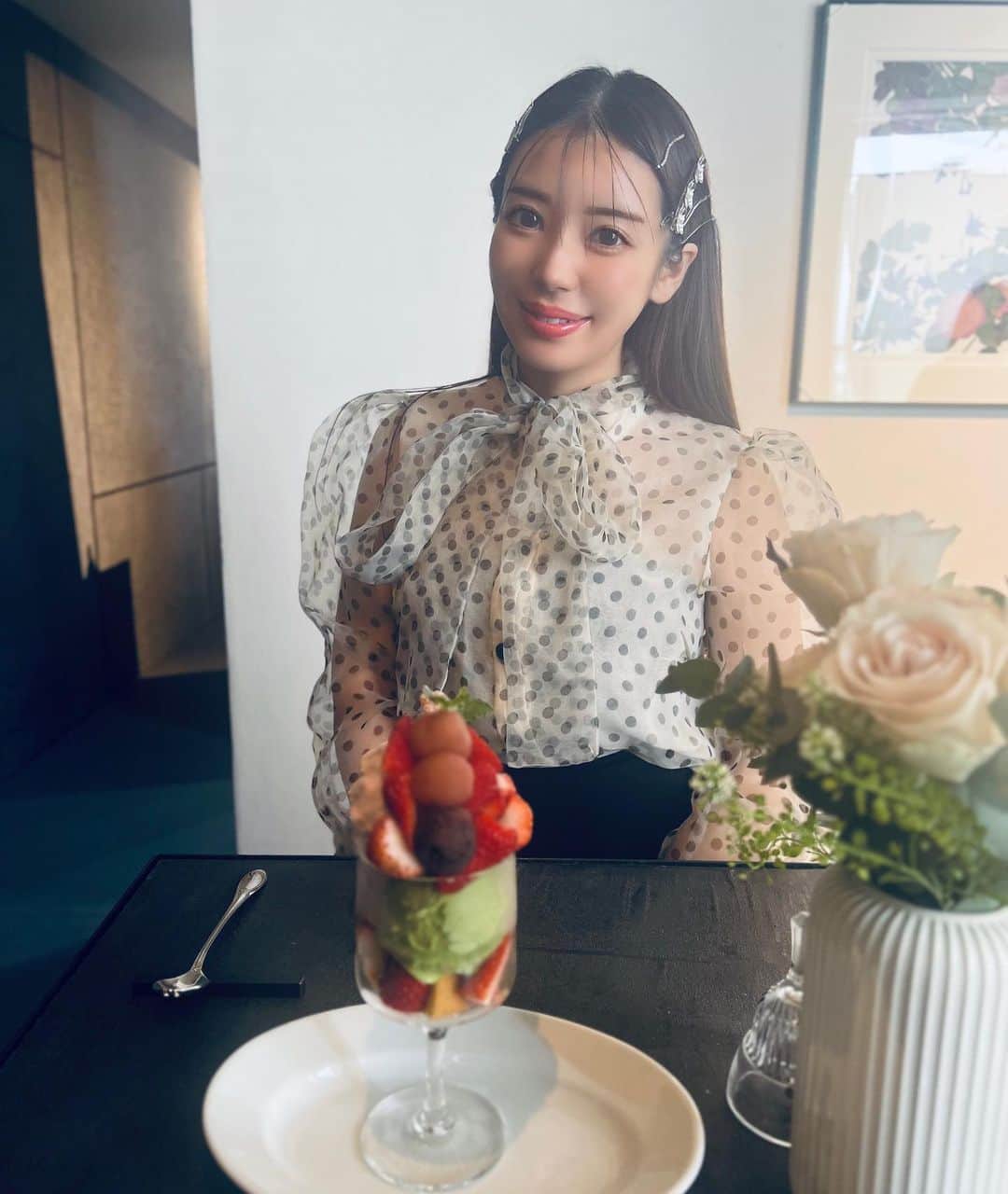 中村かなのインスタグラム：「🧖‍♀️ ・ ・ 季節の変わり目は お肌がゆらぎやすいので スキンケアは念入りに🧖‍♀️✨ プロのお手入れも欠かせません ・ 先日は金山の老舗サロン " オンディーヌ "さん @ondine_platinum  ・ なんと創業41年❣️ 人気フェイシャルコース✨ " 毛穴フェイシャル " を体験してきました ・ デコルテまでしっかりケアして下さいます😌 後半のお顔とデコルテのマッサージは 気持ち良すぎてうとうと😪 特に毛穴が気になってくる 夏前に毛穴のお手入れがオススメ✨✨ ・ フェイシャルだけでなく ボディやブライダルエステも人気だそうです❣️ 老舗の実力と実績に 安心して通えるサロンさん🧖‍♀️✨ 駅近で🅿️もあり便利です ・ ・ 📍エステサロン オンディーヌ 愛知県名古屋市熱田区金山町1-11-2メイプル金山2F ・ ・ PR @ondine_platinum #毛穴ケア #毛穴フェイシャルコース #名古屋フェイシャル #毛穴 #毛穴洗浄 #金山エステ #名古屋エステ #名古屋 #金山 #金山駅 #ブライダルエステ #痩身エステ #痩身 #アラサー美容 #アラフォー美容」