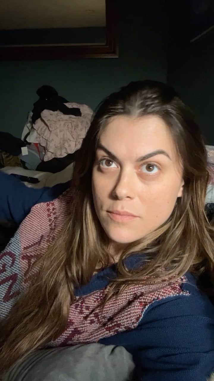 リンゼイ・ショウのインスタグラム：「When you were raised by a single mom 💪🏼 and have access to batteries.」