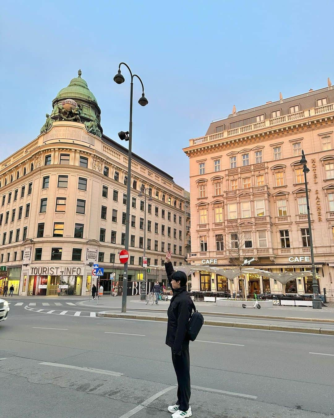 インソクさんのインスタグラム写真 - (インソクInstagram)「🇦🇹예술과 낭만의 도시 Wien」4月26日 12時20分 - soku_sokus