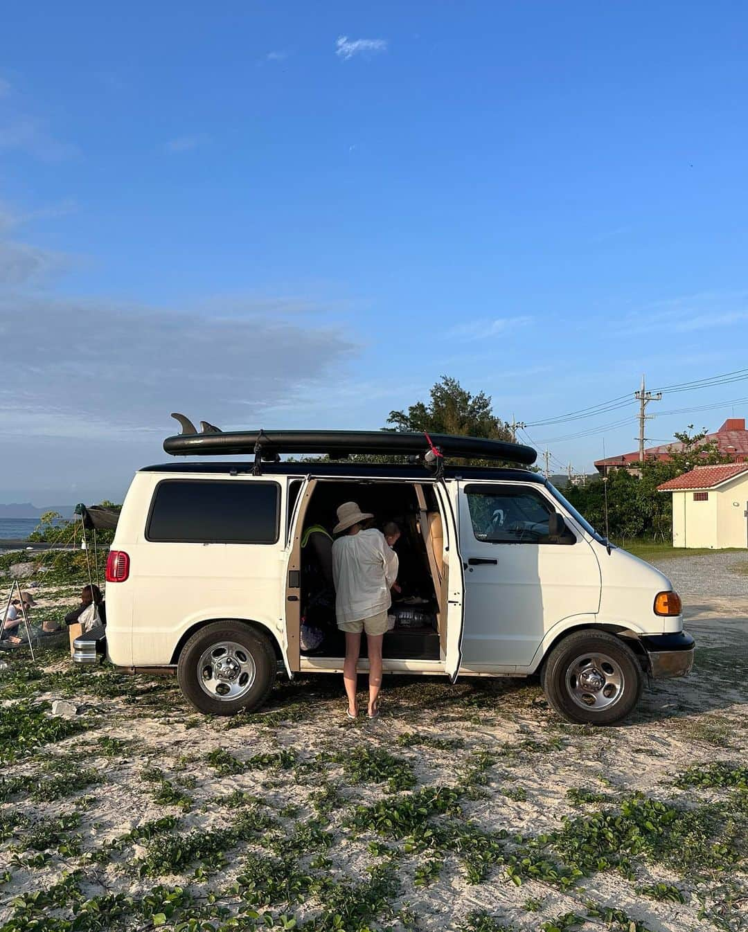 ANNA さんのインスタグラム写真 - (ANNA Instagram)「Family camping⛺️🌊  子連れキャンプ、本当に大変...🫠 でも沢山の経験をさせてあげたいし、沢山の景色を見せてあげたいな🤭💭  #familycamping #beachcamping #子連れキャンプ #沖縄キャンプ #ビーチキャンプ #0歳女の子ママ #新米ママ」4月26日 12時21分 - anna_flare