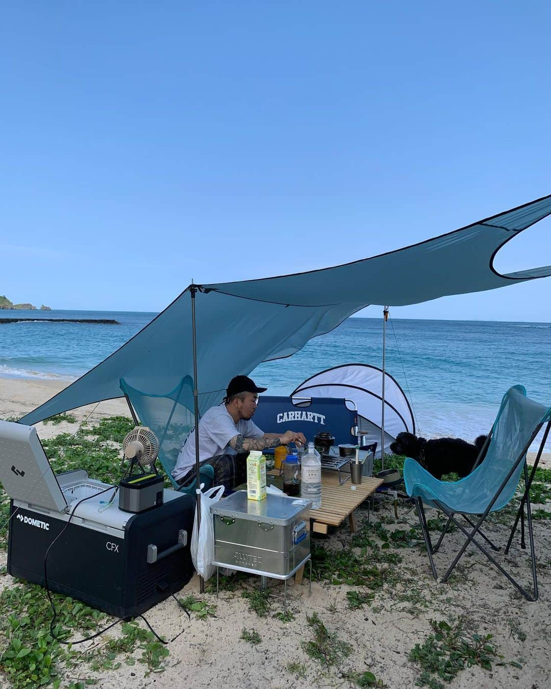 ANNA さんのインスタグラム写真 - (ANNA Instagram)「Family camping⛺️🌊  子連れキャンプ、本当に大変...🫠 でも沢山の経験をさせてあげたいし、沢山の景色を見せてあげたいな🤭💭  #familycamping #beachcamping #子連れキャンプ #沖縄キャンプ #ビーチキャンプ #0歳女の子ママ #新米ママ」4月26日 12時21分 - anna_flare