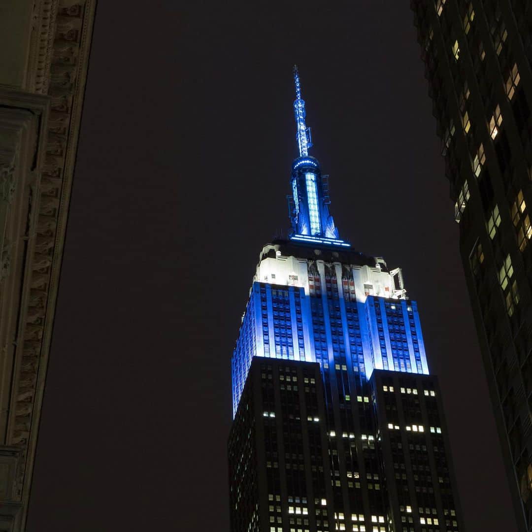Empire State Buildingのインスタグラム：「From midnight-sunrise tonight, the Empire State Building will be shining Blue + White in celebration of Israel's 75th Independence Day 🇮🇱」