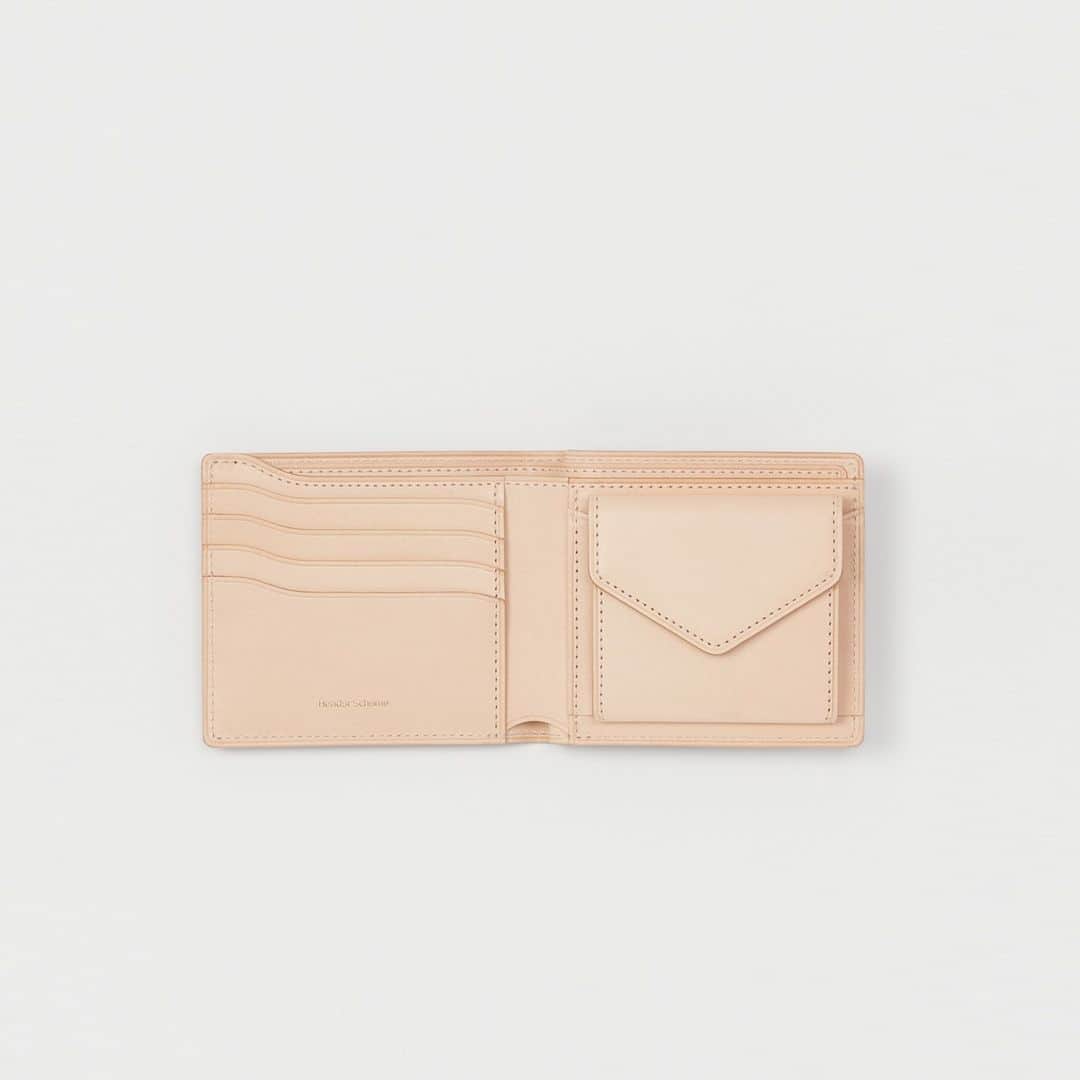 エンダースキーマさんのインスタグラム写真 - (エンダースキーマInstagram)「The cordovan items will be available from the 29th of Apr. Flagship stores @sukima_shop and retailers.  model: wallet, half folded wallet, L purse, fastened wallet, folded card case, key bundle (*cordovan) color: natural, black  #henderscheme #2023ws」4月26日 11時00分 - henderscheme