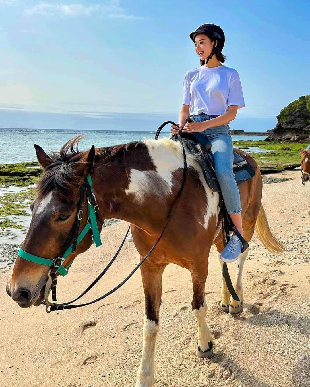 みなみのインスタグラム：「リゾート地で乗馬したいなーてぼやいてたら予約しといてくれてた🥹引き寄せた気持ち良すぎた🥹🐴  #乗馬」