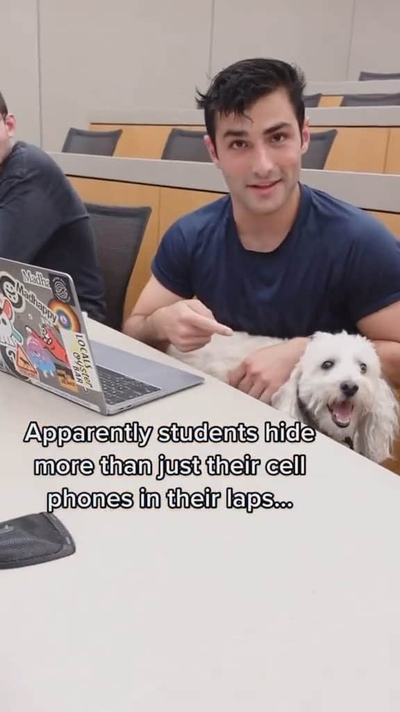 のインスタグラム：「Nothing to see here…just an eager student excited to learn 😆 (fetched from tiktok: @aarondinin)」