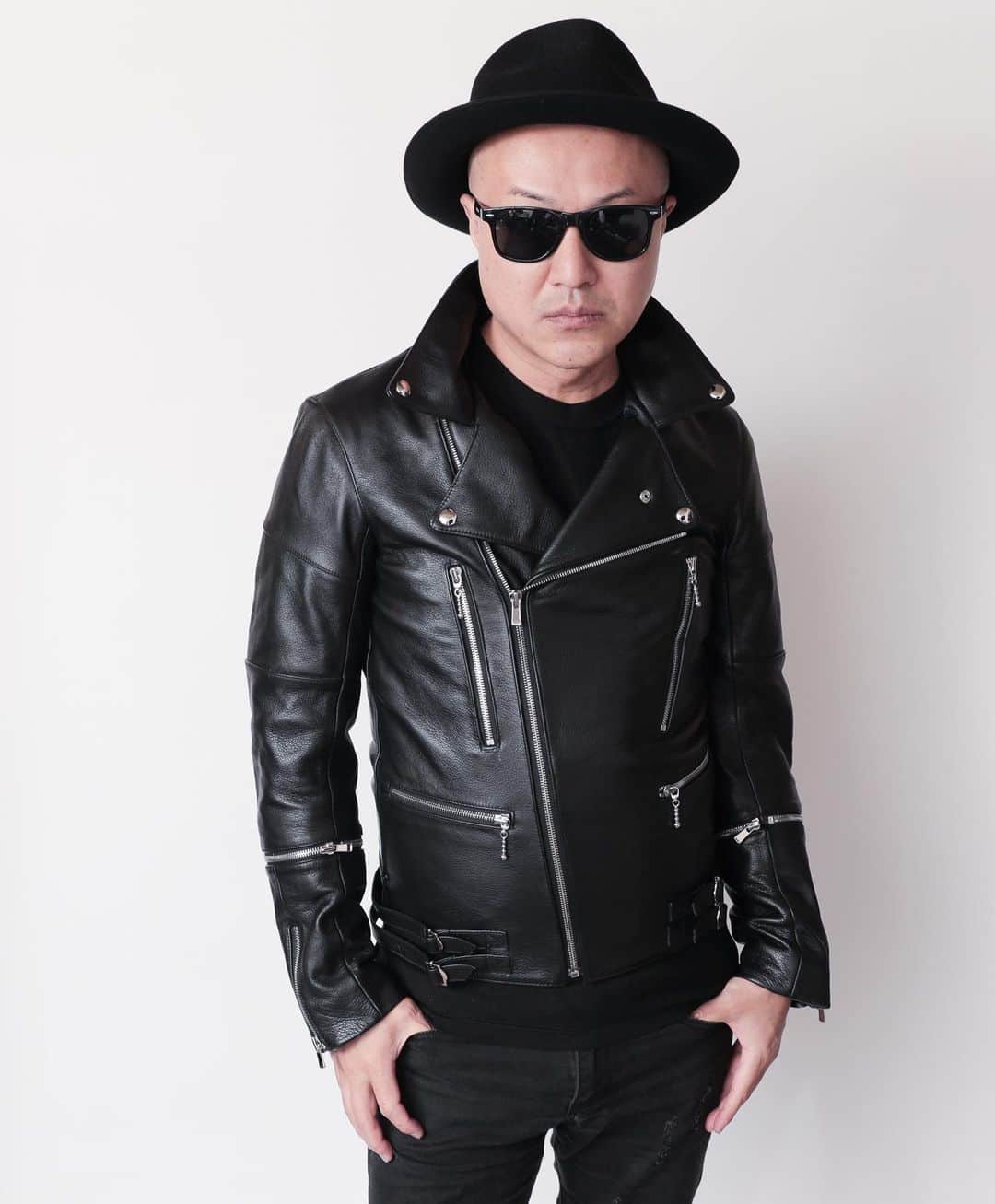 のインスタグラム：「TEARS OF SWAN-ZIP RIDERS JACKETになります!! official webshop、西武池袋店頭にてオーダー開始ですので宜しくお願い致します😊💻🏬  https://tears-of-swan.shop-pro.jp/?pid=174385575 (5月下旬発送開始)  @tears_of_swan  #tearsofswan  #ridersjacket  #leatherjacket  #zipjacket #10thanniversary  #archiveitem」