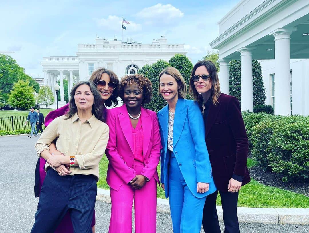 キャサリン・メーニッヒさんのインスタグラム写真 - (キャサリン・メーニッヒInstagram)「Words don't give this day justice. Thank you @k_jeanpierre for having us in celebrating lesbian visibility week. Thank you to the incredible staff for being so generous with their time and welcoming us. Thank you to the brilliant minds of all the lgbtq members who we spoke at length with, who are doing the work. It was an honor. ❤️🏳️‍🌈 #lesbianvisibilityweek #thelword」4月26日 11時55分 - kateomoennig