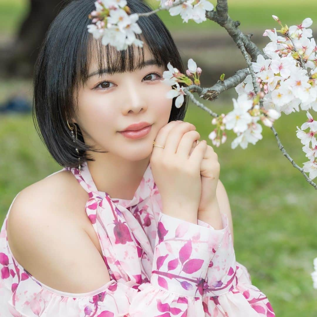 三宮つばきさんのインスタグラム写真 - (三宮つばきInstagram)「凛  #お花見 #桜 #ポートレート #東京  #お花見コーデ #お花見スポット #お花見デート #お花見🌸  #桜 #さくら #cherryblossom #cherryblossoms #cherry」4月26日 11時50分 - tsubaki_s_cmore