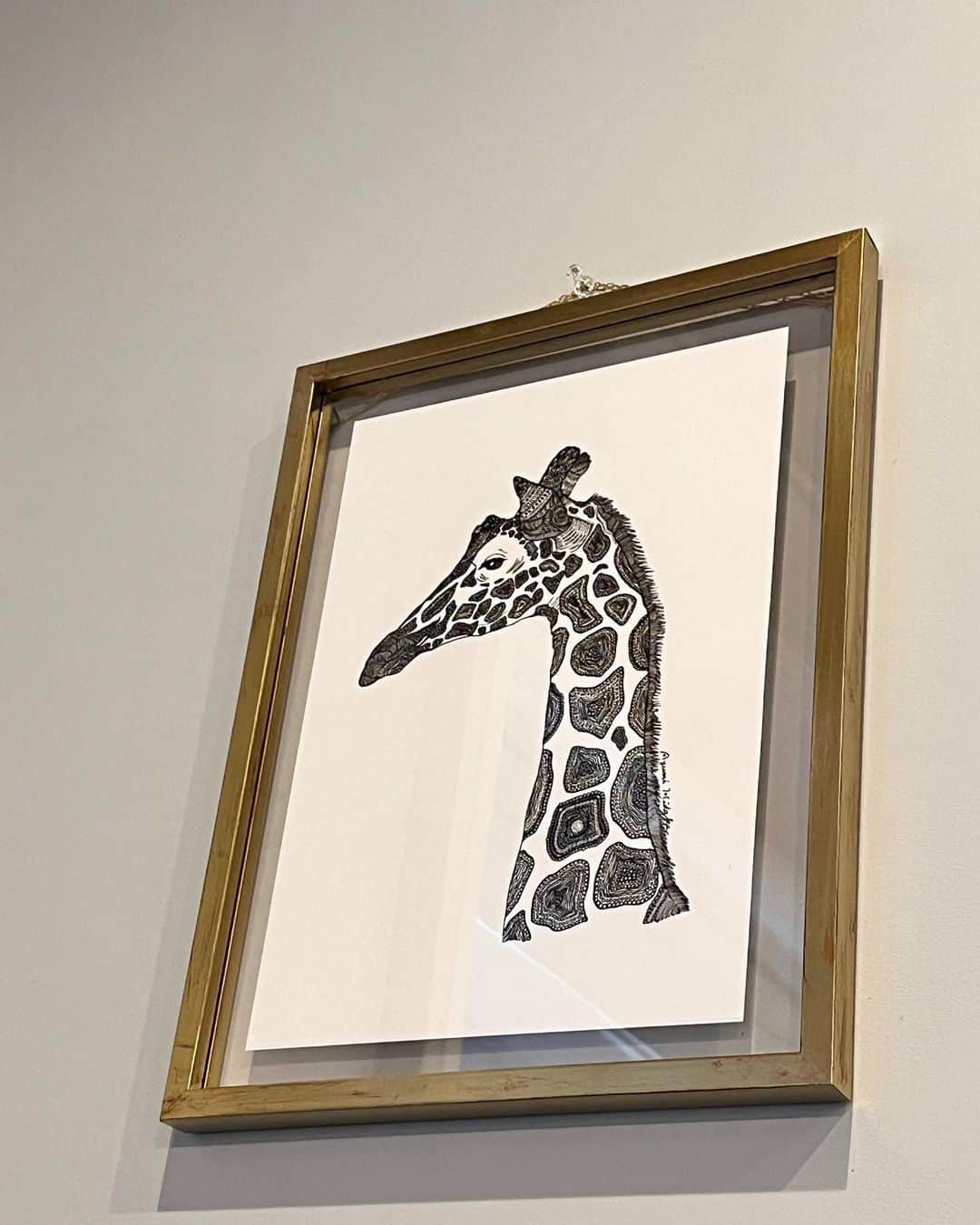 前田友香のインスタグラム：「＊＊＊　 雄→「麒(き)」 雌→「麟(りん) 合わせて麒麟🦒🦒🦒🦒🦒  この絵すき♡」