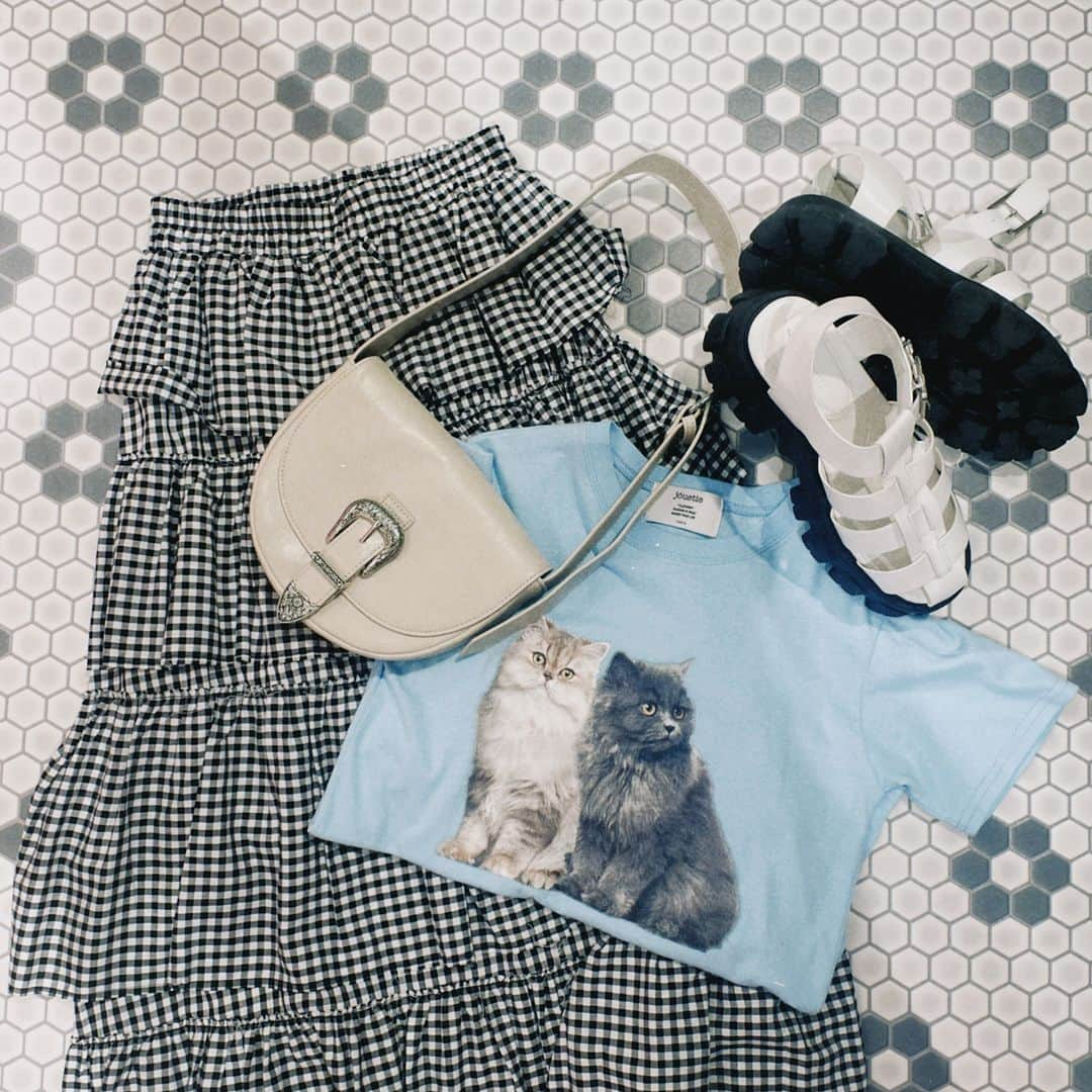 jouetieさんのインスタグラム写真 - (jouetieInstagram)「【 SummerCoordinate 】  ▼tops #キャットフィットTシャツ ¥4,950(tax in) O.WHT/BLK/BLU  ▼ bag #ティアードロングスカート ￥11,000(tax in) O.WHT/RED/YLW  ▼ shose #ボリュームソールグルカサンダル ￥11,000(tax in) O.WHT/BLK/MIX  TOPページURLからチェック✔️ 商品詳細は画像をタップ🛒📌  #jouetie #ジュエティ #jouetie_ootd」4月26日 12時00分 - jouetie_official