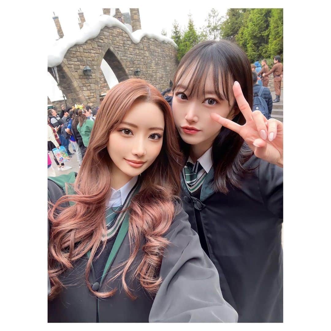 篠崎瑞希さんのインスタグラム写真 - (篠崎瑞希Instagram)「.  スリザリン🐍 今日のあんちゃんギャル感強めで 可愛かった🥰 自撮りする時、背景いい感じのポイント探すために その場でくるくる回転しだすあんちゃんが愛しかった  #셀스타그램#얼스타그램#粉我#me#赞#셀피#일본여자#소통#소통해요#l4likse#like4likes#f4f」4月26日 12時01分 - m310m__