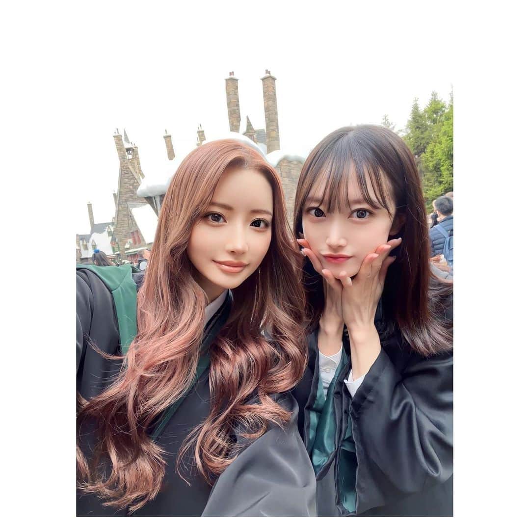 篠崎瑞希のインスタグラム：「.  スリザリン🐍 今日のあんちゃんギャル感強めで 可愛かった🥰 自撮りする時、背景いい感じのポイント探すために その場でくるくる回転しだすあんちゃんが愛しかった  #셀스타그램#얼스타그램#粉我#me#赞#셀피#일본여자#소통#소통해요#l4likse#like4likes#f4f」