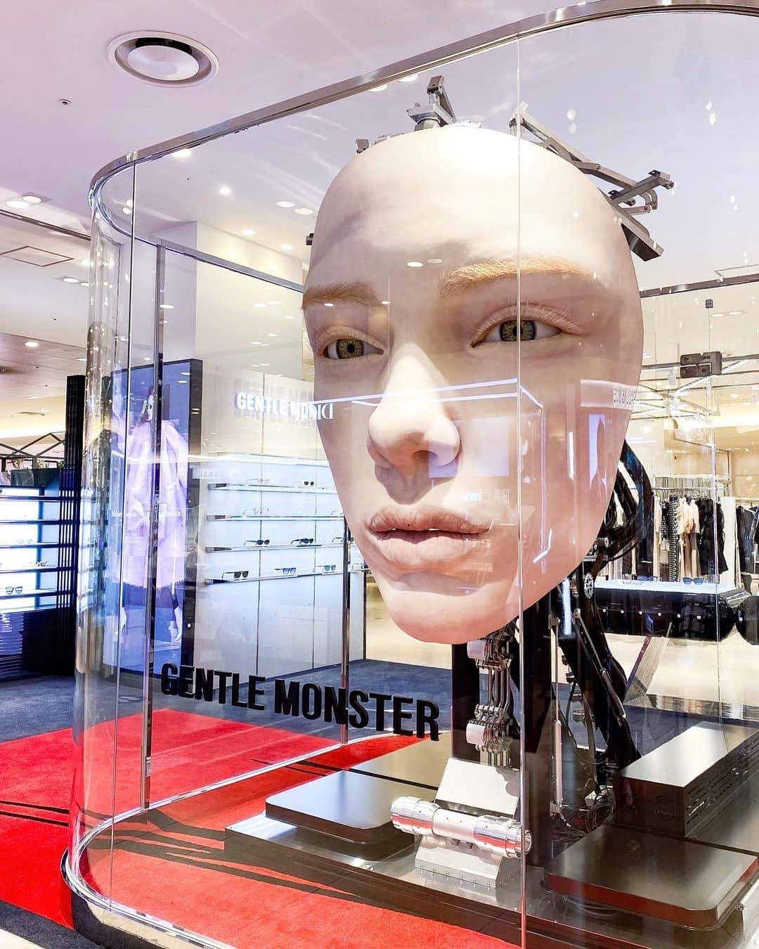 HANKYU.MODEさんのインスタグラム写真 - (HANKYU.MODEInstagram)「. GENTLE MONSTER FIRST STORE IN JAPAN OPENS IN HANKYU At 3F   グローバルファッションアイウェアブランド 「Gentle Monster」日本初のショップが3階にオープン！  韓国・ソウルをはじめ、中国・上海と北京、米国・ニューヨークとLA、イキリス・ロンドンなど、世界全65ヵ国以上にフラッグシップストアを展開する「ジェントルモンスター」。 独歩的なデザインと精巧なディテールを備えたアイテムがラインアップ。  詳しくはプロフィールURLをチェック @hankyumode 　  ※「Maison Margiela X Gentle Monsterコラボレーション商品」について ・ご購入はお一人様1点とさせていただきます。 ・状況によりお買い物時間を制限させていただく場合がございますので、あらかじめご了承ください。  ※ご注意 ・混雑状況により入場制限をさせていただきます。 ・ご来店のお客様優先のご案内になります為、「Remo Order」「代引」「ペルソナ電話決済」等はお受けできません。 ・転売目的のご購入はご遠慮願います。 ・公共交通機関遅延等でのご対応はいたしかねます。 ・営利を目的として、商品を代理で購入し、第三者に転売する事を禁止いたします。 ・当店以外の店舗(オークション・フリマサイト等)から購入された商品に関して生じたトラブルにつきまして、当店は一切の責任を負いません。 ・当店以外の店舗(オークション・フリマサイト等)で閲覧・購入された商品に対するご質問につきまして、当店では一切お答えする事ができません。 ・当店以外の店舗(オークション・フリマサイト等)から購入された商品の交換・修理・返品などの対応につきまして、当店では一切お受けいたしかねます。  #GENTLEMONSTER #ジェントルモンスター #hankyumode #hankyu #阪急百貨店 #阪急本店 #うめはん #ファッション  #トレンドファッション #eyewear #sunglasses #アイウェア #サングラス」4月26日 12時07分 - hankyumode