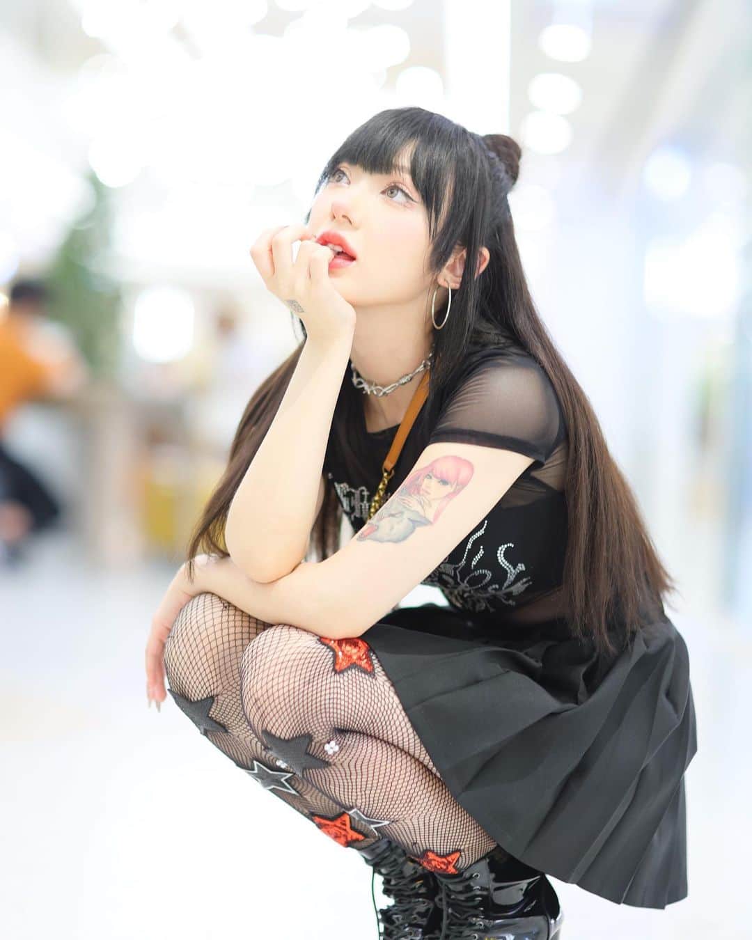 ヤンニーン・ワイゲルさんのインスタグラム写真 - (ヤンニーン・ワイゲルInstagram)「Meow… 📸: @mykwang46」4月26日 12時11分 - jannineweigel