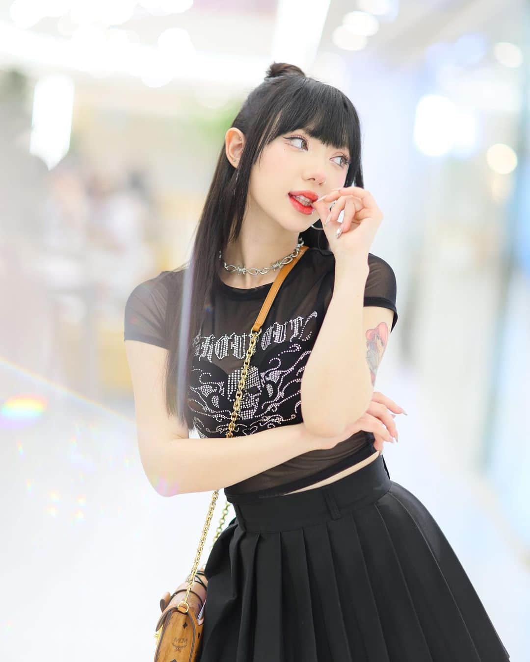 ヤンニーン・ワイゲルさんのインスタグラム写真 - (ヤンニーン・ワイゲルInstagram)「Meow… 📸: @mykwang46」4月26日 12時11分 - jannineweigel