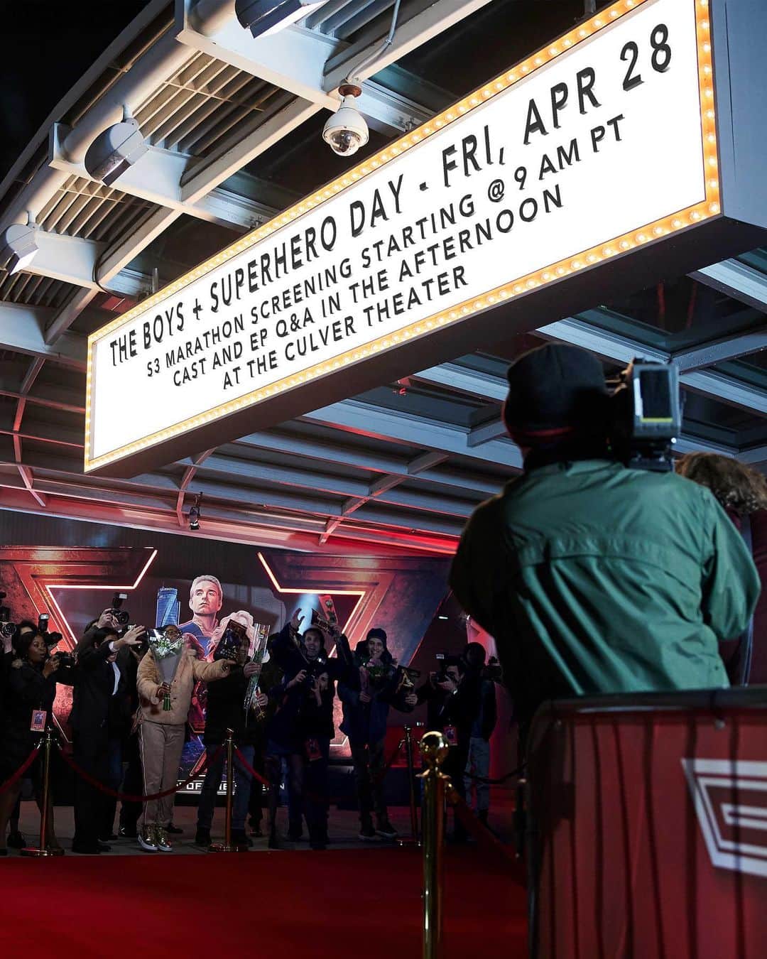 ラズ・アロンソのインスタグラム：「Join us on Friday to celebrate #Superheroday in true @theboystv fashion!!! A full day marathon on the big screen with us joining you!  We’re packing… A LOT! When I say a lot I mean A LOT! Size matters folks! Lol 😈😜」