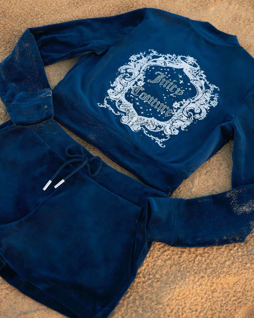 ジューシークチュールのインスタグラム：「Beach, please! Juicy Couture is the ultimate seaside style #JuicyCouture」