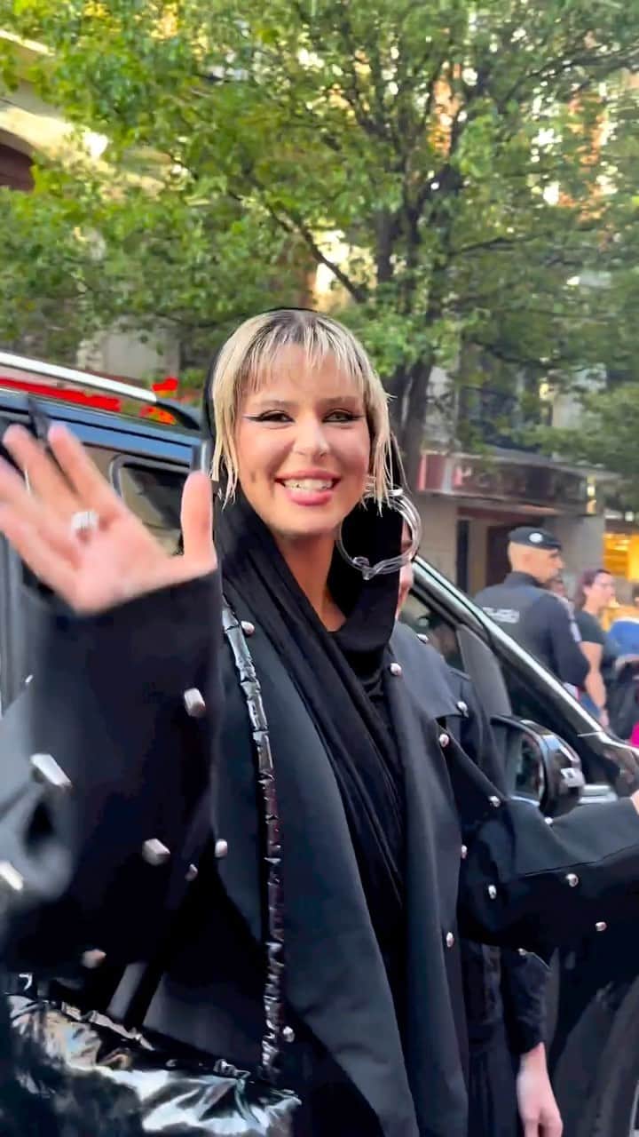 デシグアルのインスタグラム：「Our idol is in the house: the launch event of our collection with @NathyPeluso is just starting. Check Instagram Stories to follow the party and Instagram Live to join the moment.    #NathyPelusoxDesigual #NewDesigual」