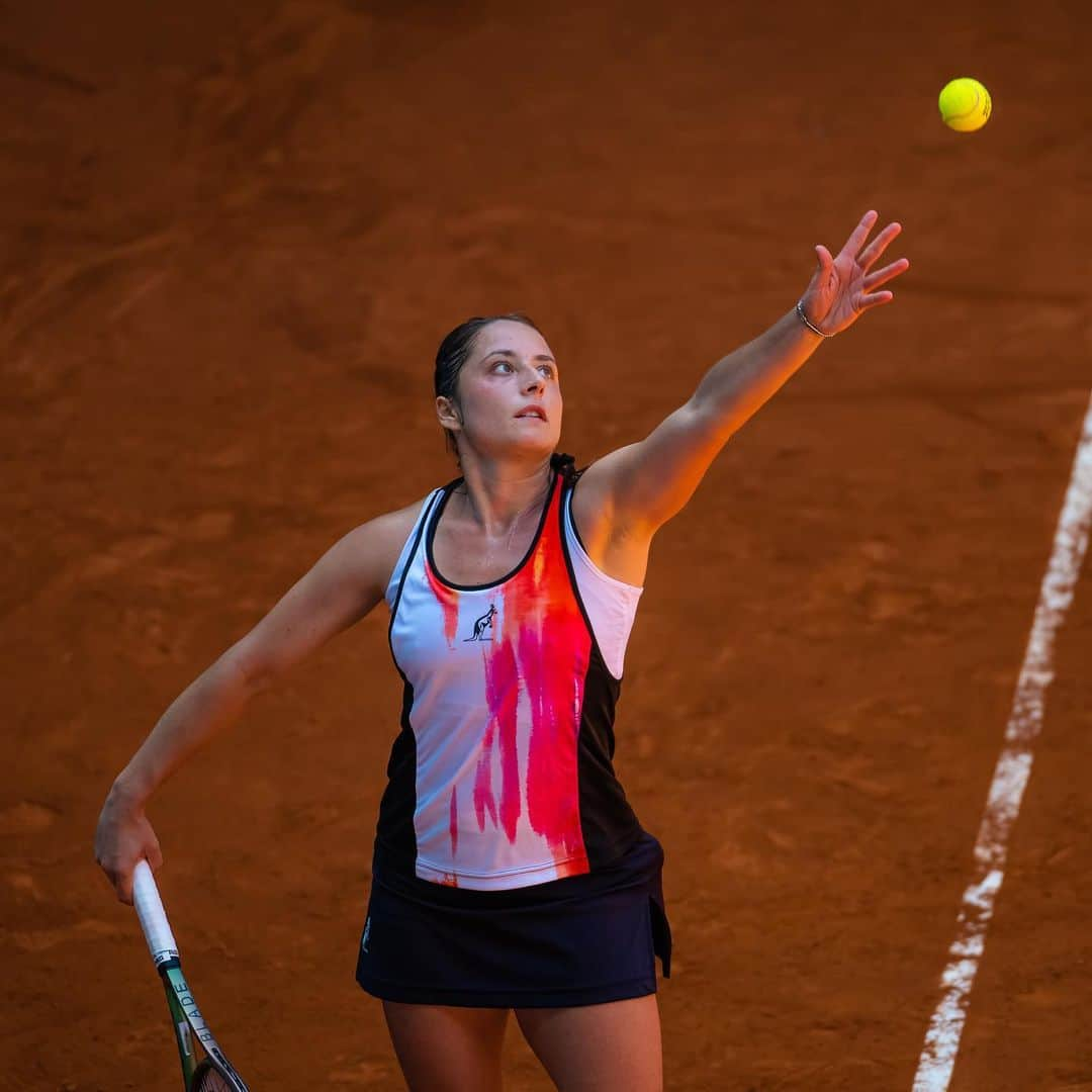 WTA（女子テニス協会）さんのインスタグラム写真 - (WTA（女子テニス協会）Instagram)「Day 1 on the clay 😎  Punching their ticket into R2 in Madrid 👉  #MMOPEN」4月26日 3時43分 - wta