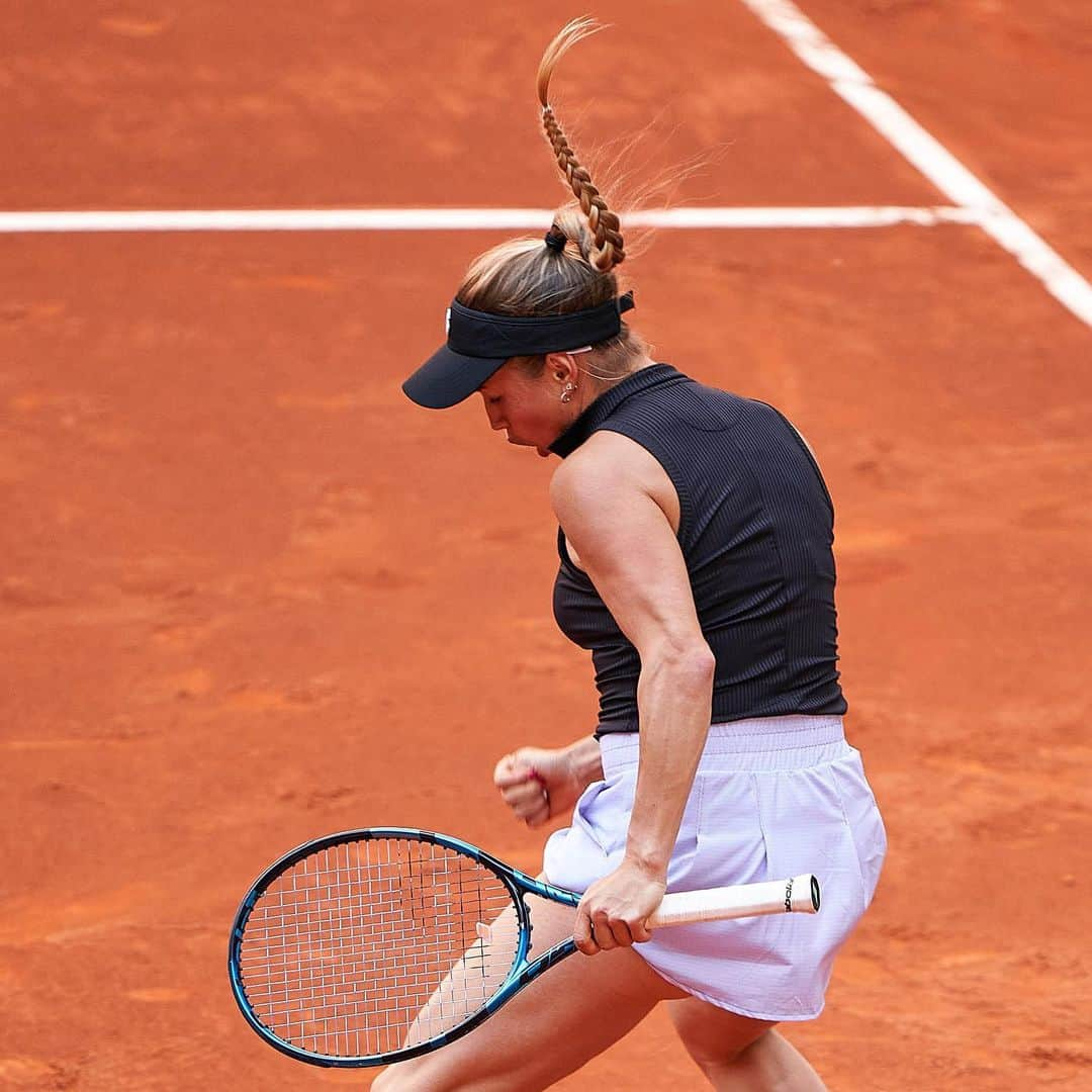 WTA（女子テニス協会）さんのインスタグラム写真 - (WTA（女子テニス協会）Instagram)「Day 1 on the clay 😎  Punching their ticket into R2 in Madrid 👉  #MMOPEN」4月26日 3時43分 - wta