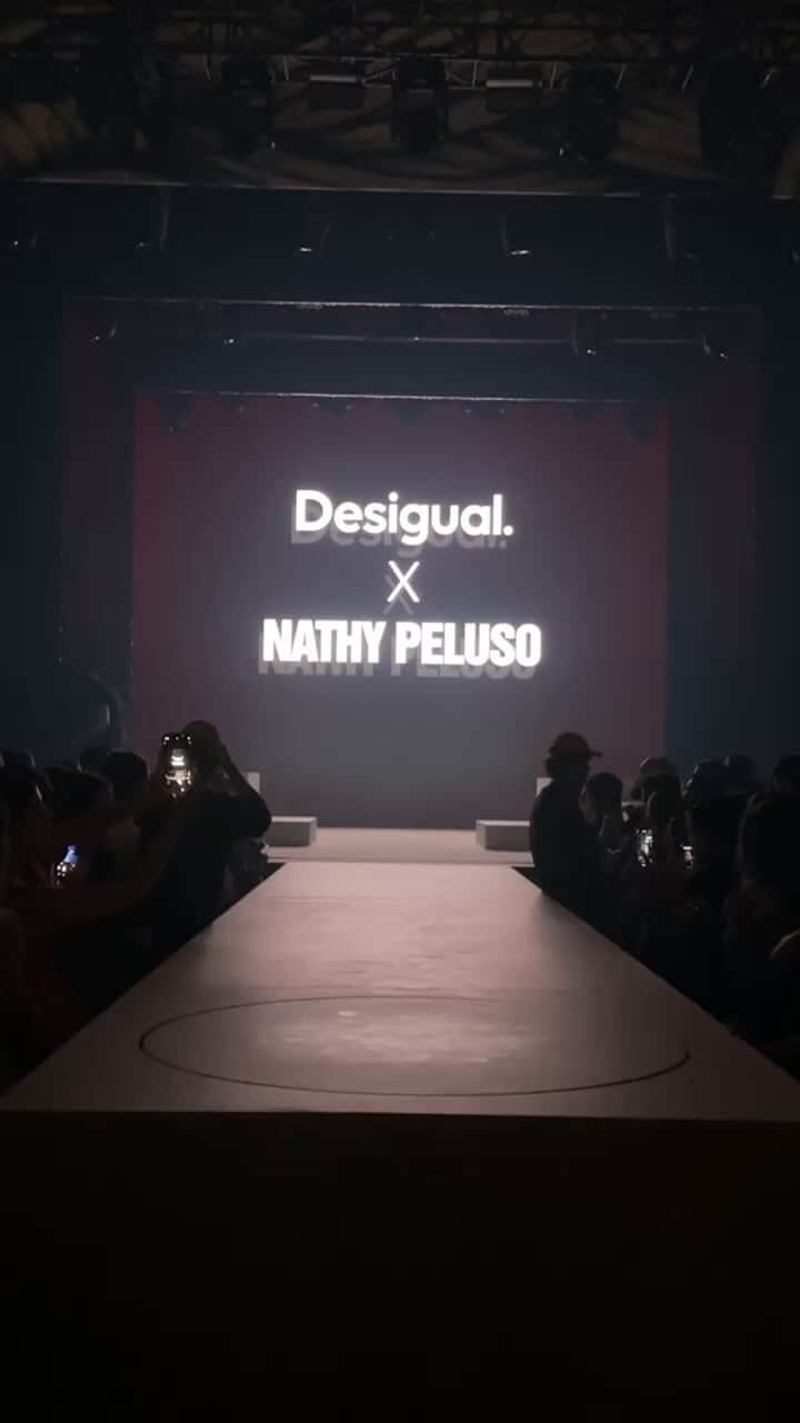 デシグアルのインスタグラム：「Live from the runway. #NathyPelusoxDesigual #NewDesigual #NathyPeluso」