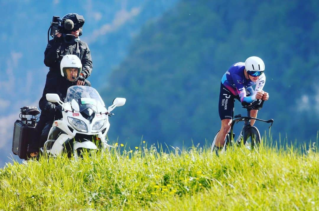 クリス・フルームさんのインスタグラム写真 - (クリス・フルームInstagram)「Back to competition at the @tourderomandie 😎✌️ #cycling #TDF2023」4月26日 3時53分 - chrisfroome