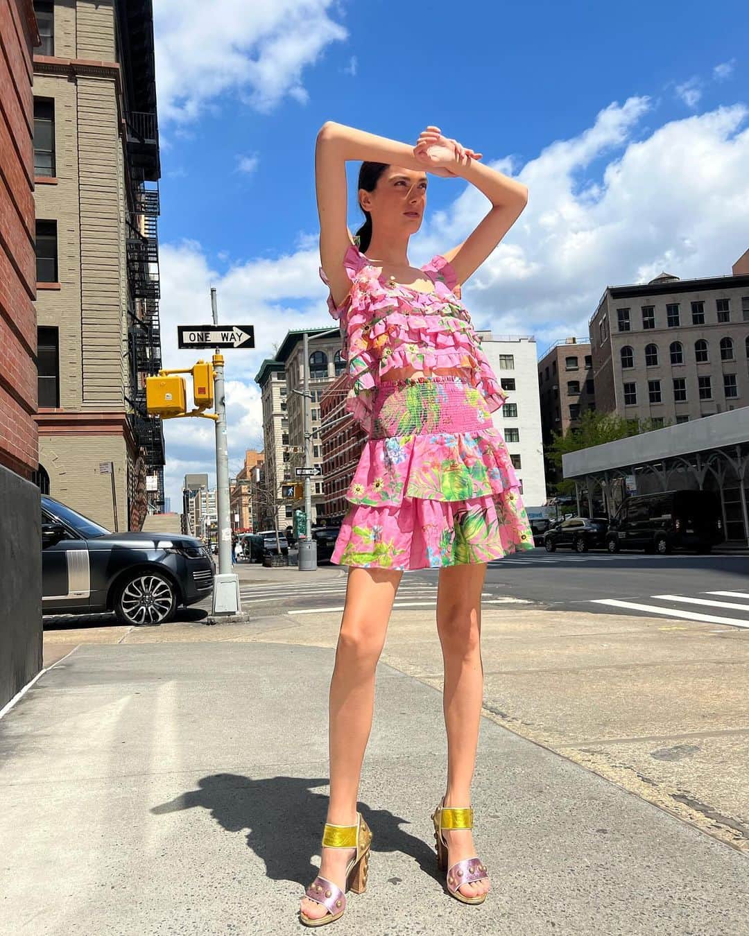 シンシア ローリーのインスタグラム：「Searching for that warm weather • • • This set is made of lightweight Ramie fabric in a ‘fantasy floral’ print. More styles + colors available on our site!」