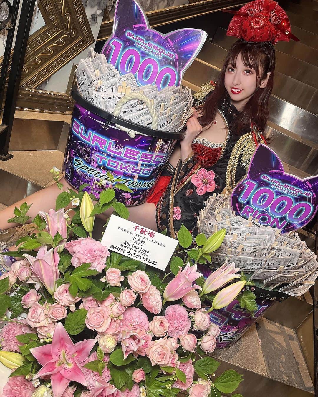 おもちのインスタグラム：「★  4月25日第1部 千本桜千秋楽を 見に来て下さり本当に本当にありがとうございました🥲 私にとって人生を変えてくれた千本桜。 その千秋楽のQUEENができて本当に幸せでした。 今日の幸せは人生の宝物です🥲 沢山の方が見に来てくださって沢山の価値をくださり、来てよかったって言ってくださった言葉を聞けただけで私でよかったんだって思えます。 沢山の自信と愛をくださる皆様をこれかも大切にしたいし この気持ちを忘れずにこれからもバーレスク東京で ShowGirlとして頑張ります！！  今日来てくださった皆様が幸せでありますように……。 本当に本当にありがとうございました😭  おもち🌸*･」