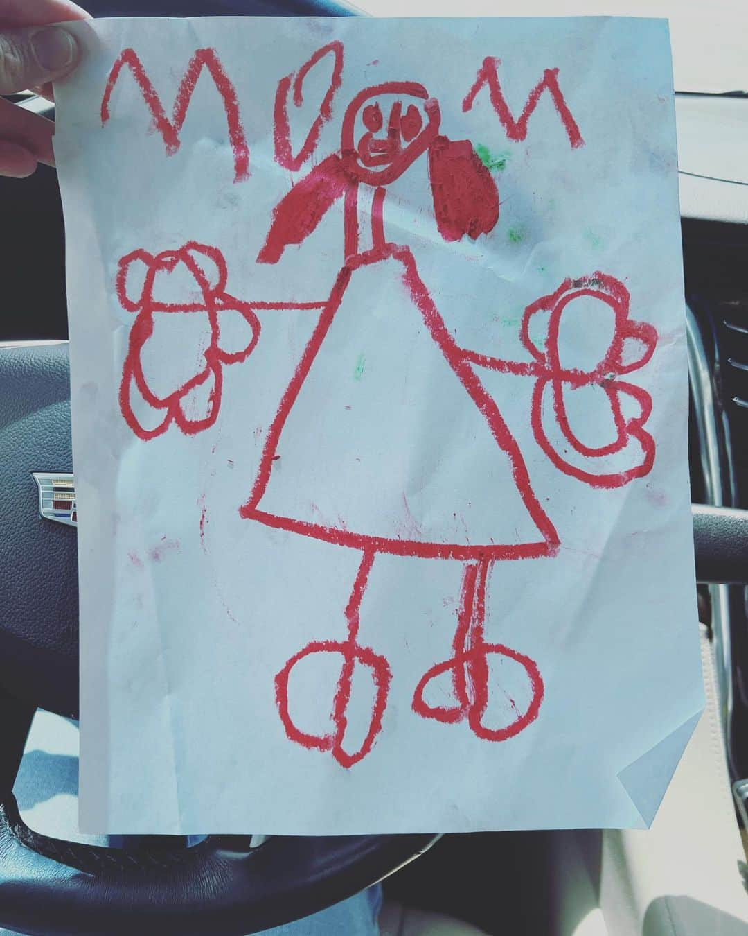 ローレン・マイコラスのインスタグラム：「My kids are always making us pictures and cards.. they get real dad heavy during baseball season.. I can always count on my boy Miles to take care of mom.. 🌼🤍」