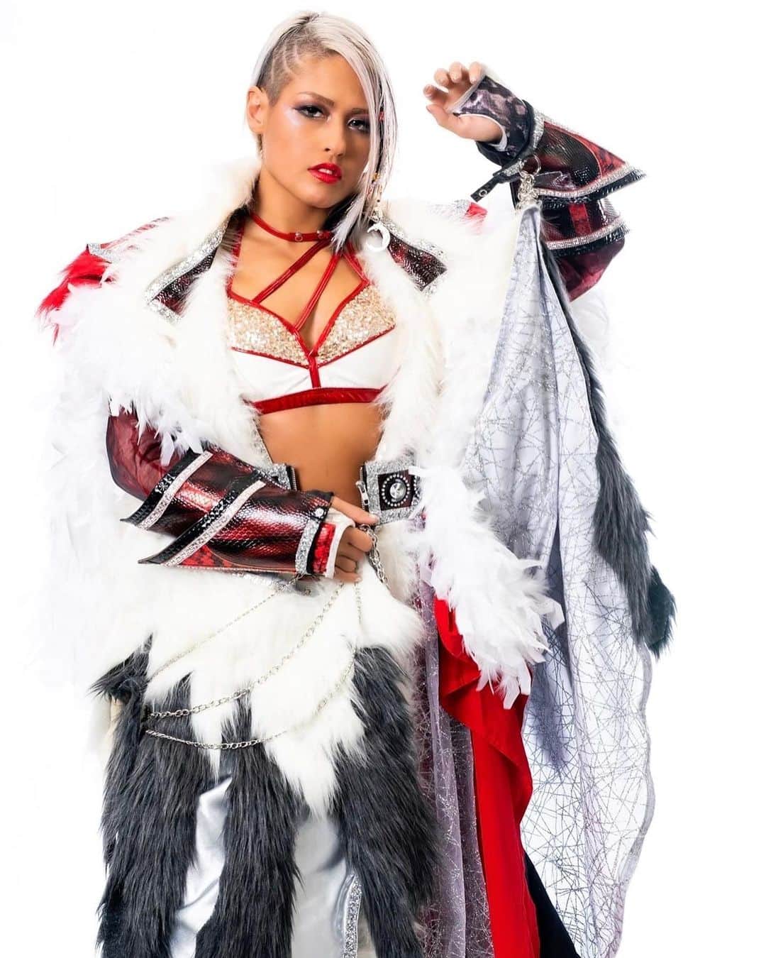 のインスタグラム：「🆕  White × Red  #stardom #DDM #Donnadelmondo #マフィアベラ　#mafiabella #OMG #バリバリボンバーズ #BX3 #prowrestler  #joshipuroresu  #giulia #スターダム　#ドンナデルモンド　#ジュリア #女子プロレス　#女子プロレスラー」