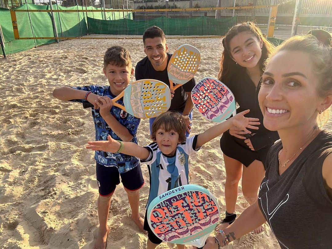 ソフィア・バルビのインスタグラム：「Gracias a mi juez Lauti por dejarme ganar el último partido🤣🤣 prometo mejorar! 😱🙈」