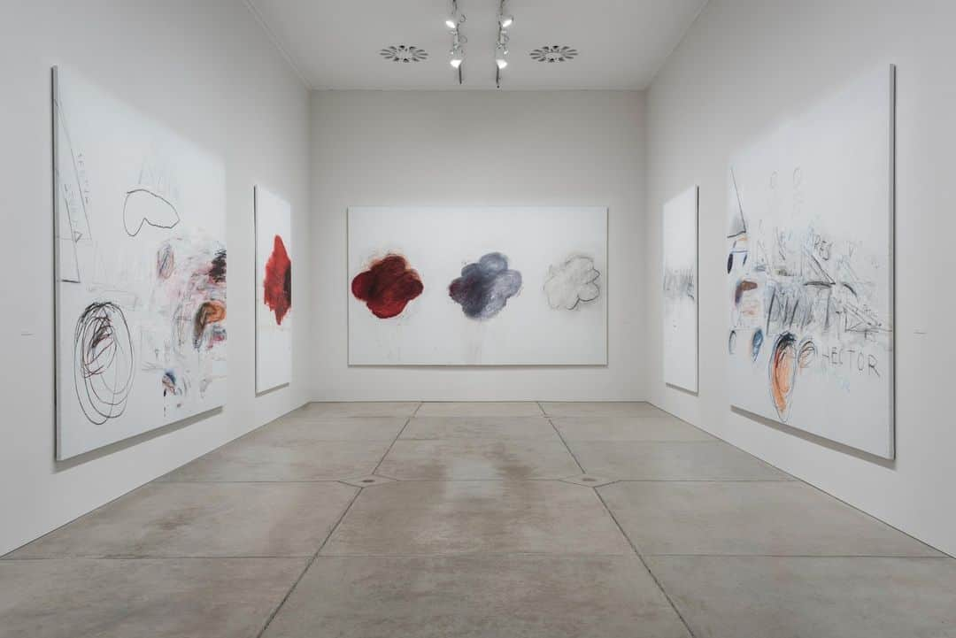 フィラデルフィア美術館さんのインスタグラム写真 - (フィラデルフィア美術館Instagram)「#CyTwombly was born #onthisday in 1928 in Lexington, Virginia. In the summer of 1977, Twombly began working on a "painting in ten parts" based on Alexander Pope's translation of “The Iliad” by Homer. Completed in 1978 and collectively titled “Fifty Days at Iliam,” this masterpiece evokes incidents from Homer's epic poem in Twombly's characteristic combination of words and images and is an unmissable artist room at the museum.  “Fifty Days at Iliam,” 1978, by Cy Twombly © Cy Twombly Foundation」4月26日 4時20分 - philamuseum