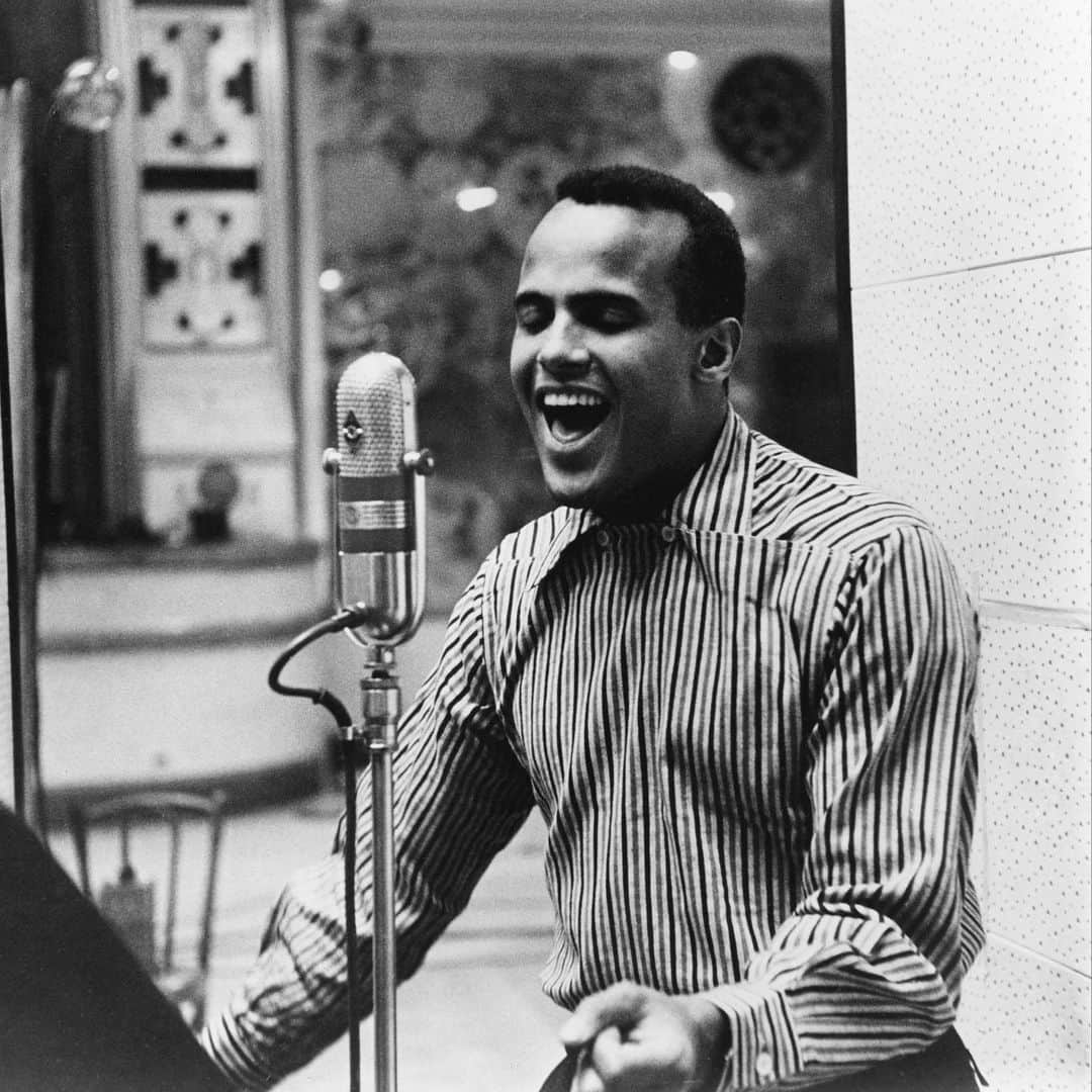 ASCAPのインスタグラム：「The legendary Harry Belafonte has passed away at 96. An ASCAP member since 1956, Belafonte transcended racial barriers and topped the pop charts in the 1950s with hits like “Day-O” & “Jamaica Farewell.” His Calypso album was the first by a single artist to sell more than a million albums, and almost singlehandedly ignited a craze for Caribbean music. Belafonte also achieved major success as a film actor. But perhaps his greatest legacy will be his civil rights activism, which energized him throughout his life. Belafonte’s music, life and legacy will continue to be an inspiration for music creators for years to come.   #ascaplegacy #harrybelafonte」