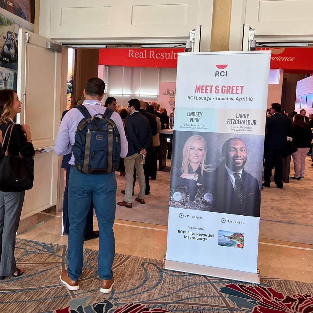 リンゼイ・ボンさんのインスタグラム写真 - (リンゼイ・ボンInstagram)「Had an absolute blast in Orlando hanging with my old friend from Minnesota @larryfitzgerald and my new friends at @rcivacations, attending the American Resort Development Association vacation ownership conference. I've been very fortunate to be able to travel the world, so it was cool to meet with people who help make that happen for others. Who doesn’t love to travel? What trip is on your bucket list?」4月26日 4時34分 - lindseyvonn