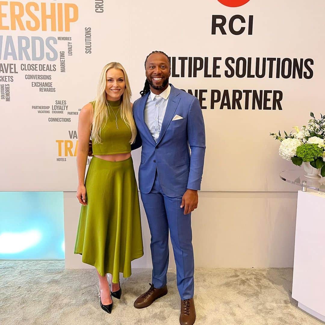 リンゼイ・ボンさんのインスタグラム写真 - (リンゼイ・ボンInstagram)「Had an absolute blast in Orlando hanging with my old friend from Minnesota @larryfitzgerald and my new friends at @rcivacations, attending the American Resort Development Association vacation ownership conference. I've been very fortunate to be able to travel the world, so it was cool to meet with people who help make that happen for others. Who doesn’t love to travel? What trip is on your bucket list?」4月26日 4時34分 - lindseyvonn