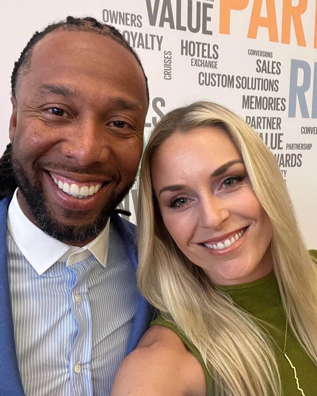 リンゼイ・ボンさんのインスタグラム写真 - (リンゼイ・ボンInstagram)「Had an absolute blast in Orlando hanging with my old friend from Minnesota @larryfitzgerald and my new friends at @rcivacations, attending the American Resort Development Association vacation ownership conference. I've been very fortunate to be able to travel the world, so it was cool to meet with people who help make that happen for others. Who doesn’t love to travel? What trip is on your bucket list?」4月26日 4時34分 - lindseyvonn