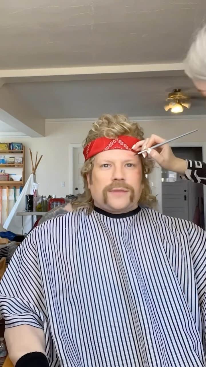 フォール・アウト・ボーイのインスタグラム：「Should Patrick come out in this look for tour - yes or yes?」