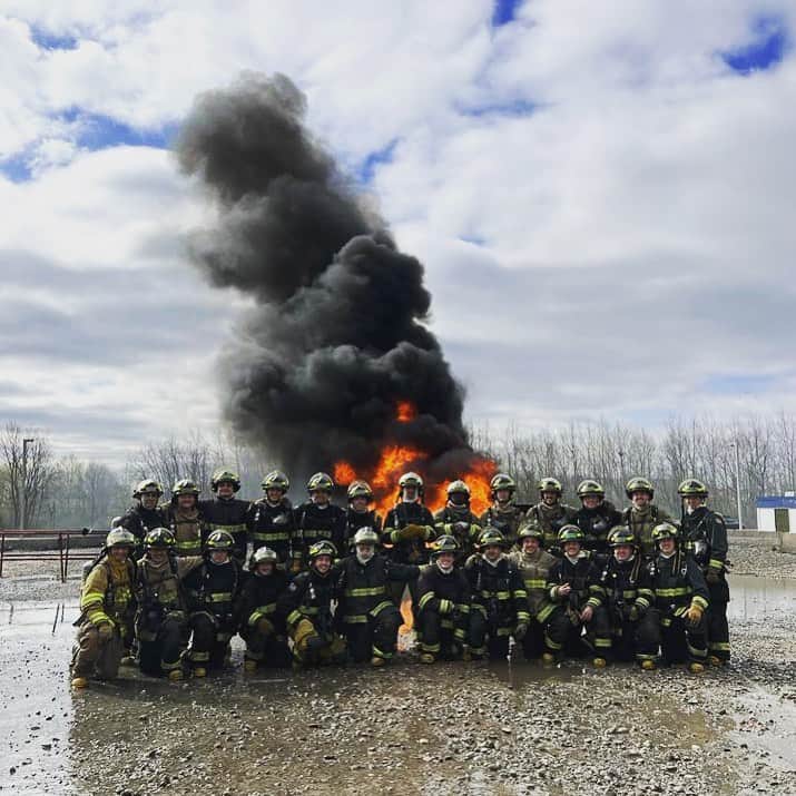 ブライス・シューダックのインスタグラム：「2 weeks left with a great crew! Can’t say how much I’ve enjoyed and learned alongside these guys. More than excited for the future but I will miss these days just as much.   #firefighter #festi #fire #crew #newfriends #mississauga #ontario #school #newchapter #bringonthefires #live #fire #almostthere」