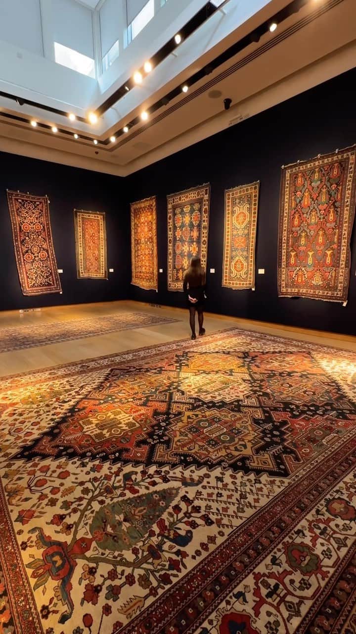 クリスティーズのインスタグラム：「Step inside Art of the Islamic and Indian Worlds at Christie’s ✨   Leading the sale is a magnificent group of bejewelled Mughal treasures that showcase the splendours of the Indian courts.    In addition to these exquisite works, the auction boasts an impressive array of Persian and Indian manuscripts and paintings from private collections, as well as some impressive examples of Iznik pottery.    The significance of early eastern carpets that appear in western paintings of the Renaissance and the Old Masters is explored this auction, with notable examples of ‘Lotto’, ‘Ghirlandaio’ and ‘small-pattern Holbein’ rugs from the 16th and 17th centuries.    ➡️ Explore sale highlights at Christie’s London Kings Street until 27 April.   🗓 Live Auction: 27 Apr 10:00 AM (BST)  #carpets #rugs #paintings #ceramics」