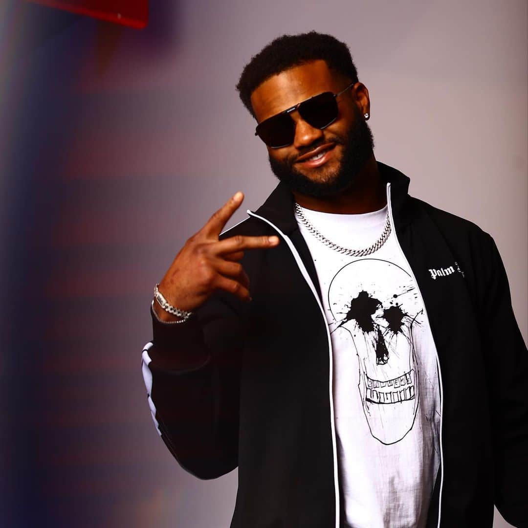 ヒューストン・テキサンズのインスタグラム：「✌️ days till the Draft!!」