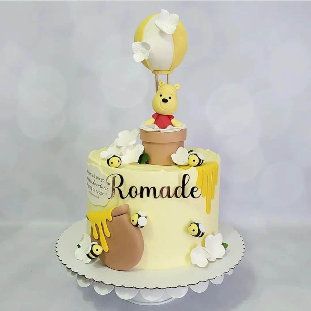 Honey Bee Cakesのインスタグラム：「Matching Winnie the Pooh Cakes Names by @thekreationstation.915」