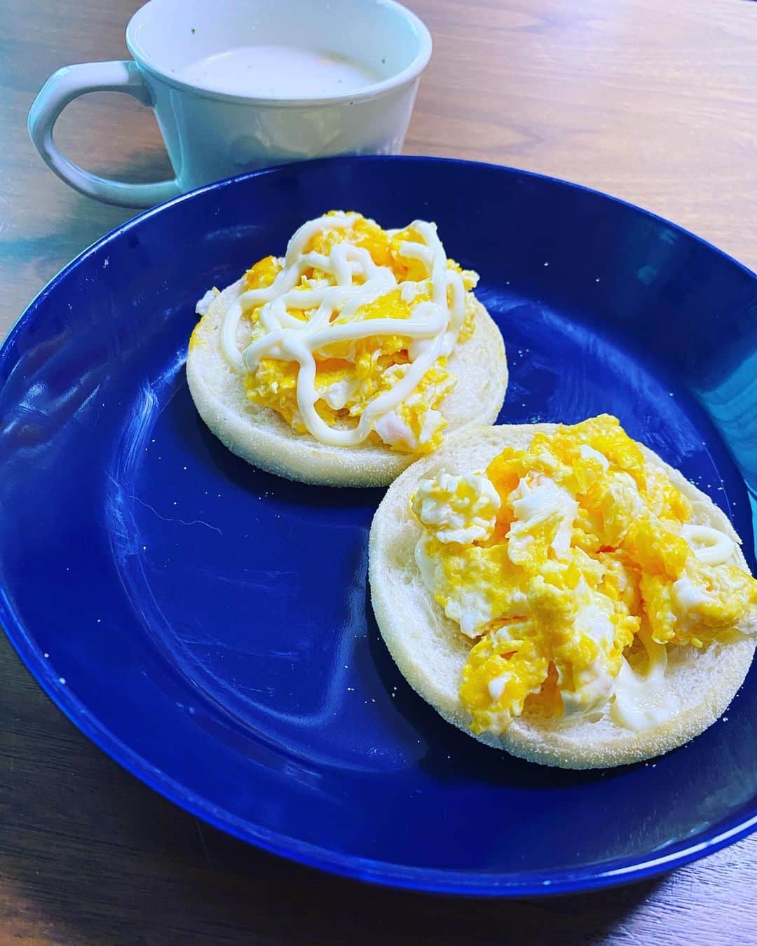 小沢仁志さんのインスタグラム写真 - (小沢仁志Instagram)「おはようさん❗️ 朝も早い朝食食って 撮影に向かう👍」4月26日 5時48分 - ozawa_hitoshi