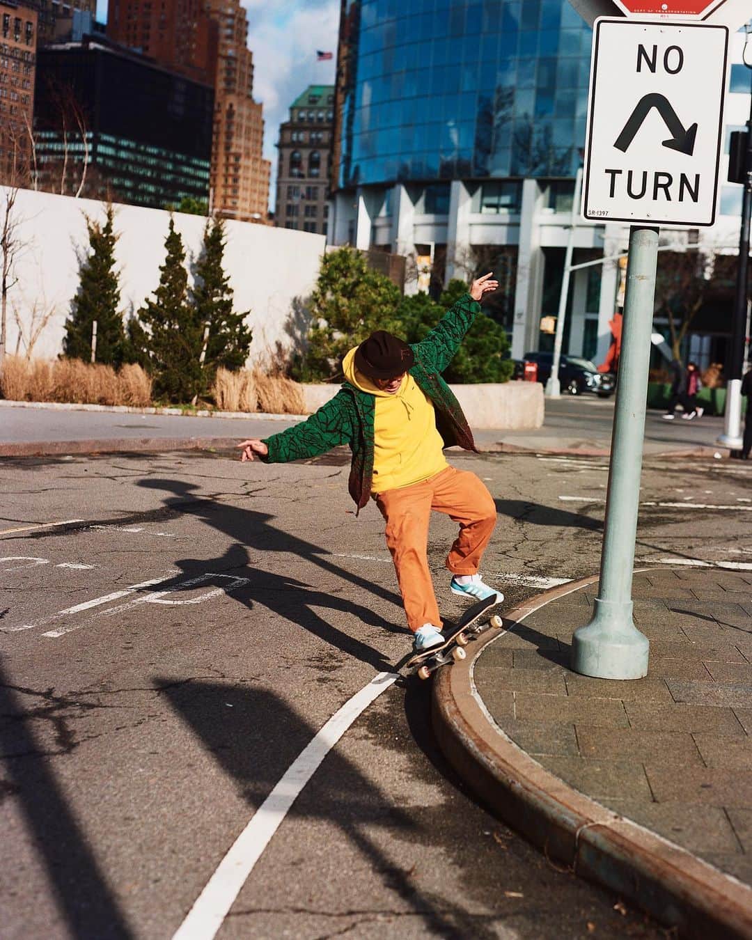 adidas Skateboardingさんのインスタグラム写真 - (adidas SkateboardingInstagram)「/// Mark Gonzales Switch Blunt in NYC, wearing the NORA signature model.  📸 @zandertaketomo  #adidasSkateboarding #Gonz #MarkGonzales #NoraVasconcellos」4月26日 5時57分 - adidasskateboarding