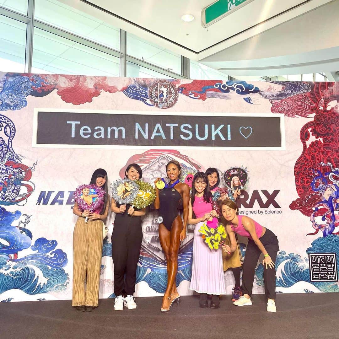 Natsuki（ナツキ）さんのインスタグラム写真 - (Natsuki（ナツキ）Instagram)「𝕋𝕙𝕒𝕟𝕜 𝕪𝕠𝕦 ❤︎.*🇰🇷  日本からの応援🥹💖 本当にわたしは幸せ者です❤️❤️❤️  𝐍𝐀𝐁𝐁𝐀 𝐊𝐎𝐑𝐄𝐀🇰🇷🔥  みんなが撮ってくれた動画には 音が聞こえないぐらいの NATSUKIコール📣🔥😍🇯🇵‼️  舞台からみんなの姿が見えて 安心感しかなくて...🥹❤️  若干ボケっと立ってた時もあった笑。🤣  何はともあれ、 感謝でございます。  本当に本当に本当に‼️ ありがとうございます。😍❤️  📸(๑⃙⃘ ˙³˙ ๑⃙⃘)💝 @pi.8448  @518yumio  @aya_rena0831  @mayubea   @mah9you9  @m_asaki_0818  @nobunobu.71   #nabbakorea  #msclassicmodel  #msclassicmodelpro  #nabbajapan #fitness  #workout #nabbakorea2023 #クラシックモデル #韓国 #大会 #御礼 🥹💖 #感謝 ❤️」4月26日 5時53分 - natsukiii78