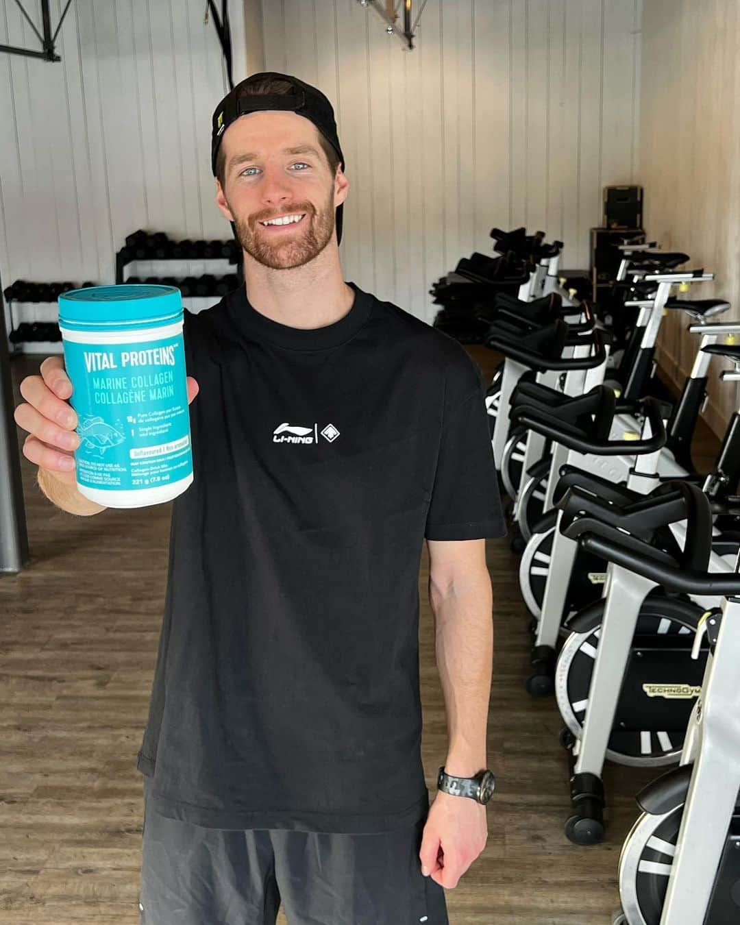 マックス・パロットのインスタグラム：「In the gym with @vitalproteinscanada!! 🔥Who's your favourite gym homie? Tag them below! Use my code 'MAXPARROT15' at vitalproteins.ca + enjoy free shipping Canada wide!! 🙌🏻  #WellnessIsVital #VitalProteinsCanada」